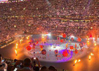 VIDEO: Pritjes i vjen fundi! Zhvillohet ceremonia hapëse e finales së Botërorit