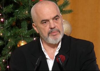 Rama: Mësueset që ndalin në pension t’i bëjmë drejtoresha, do e drejtonin shkollën më mirë se…