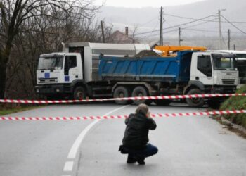 Dita e 15-të e barrikadave në veri të Kosovës, deputeti i Vetëvendosjes: Nëse KFOR nuk e zgjidh menjëherë, është koha ta zgjidhim vet