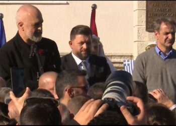 Sheshi i Dropullit do mbajë emrin e ish-kryeministrit grek/ Rama kërkesë ndaj Mitsotakis: Jep fjalën se do vish ta inagurojmë bustin e babait tënd