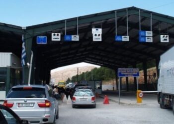Festat/ Rritje të fluksit të qytetarëve në pikat kufitare, mbi 5 mijë persona hyjnë vetëm nga Kapshtica