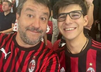 Kërcënohet dhe grabitet djali i zëvendëskryeministrit të Italisë, Matteo Salvini