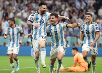 Messi e Alvarez dhurojnë spektakël, Argjentina kalon në finalen e Botërorit