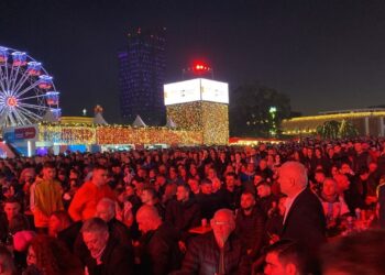 “Ndizet” sheshi “Skënderbej”! Finalja Argjentinë-Francë sjellë atmosferë elektrizuese në Tiranë