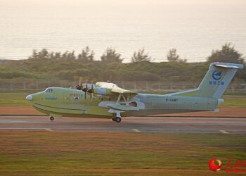 Kina teston tre avionë të mëdhenj amfibë