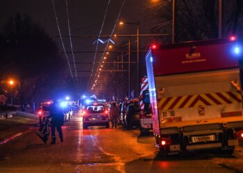 10 të vdekur nga zjarri që përfshiu një godinë 7-katëshe në Francë, mes tyre 5 fëmijë