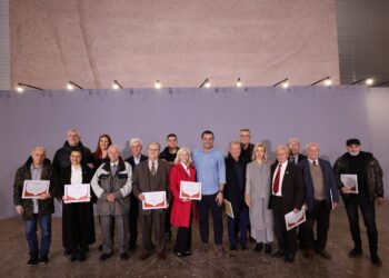 Veliaj e mbyll turin në Njësinë 10 me shpërndarjen e çertifikatave: Moment i veçantë reflektimi që…