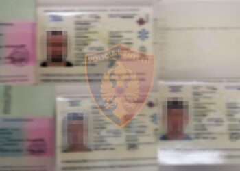 Tentuan të largoheshin nga Shqipëria me pasaporta të falsifikuara gjermane, arrestohen 3 shqiptarë të Kosovës