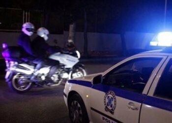 Arrestohet shqiptari/ I vihet zjarri një koncensionari makinash në Greqi, autorët sulmojnë policinë