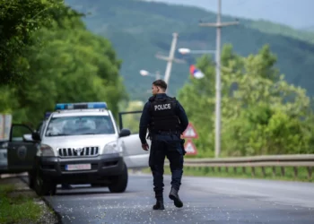 Thyhen xhamat e disa lokaleve në veri të Kosovës, policia: Dyshohet se është vepër e strukturave kriminale!