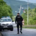 Thyhen xhamat e disa lokaleve në veri të Kosovës, policia: Dyshohet se është vepër e strukturave kriminale!