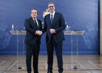 Presidenti serb bojkoton samitin BE-Ballkan Perëndimor në Tiranë, Varhelyi takim urgjent me Vuçiçin në Beograd