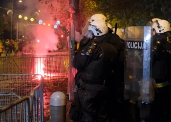 Parlamenti i Malit të Zi miraton ndryshimin e “Ligjit për Presidentin”, qytetarët dalin në rrugë në protesta të dhunshme