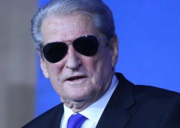 “I Paprekshmi”; miti shqiptar i 32 vjetëve pas rrëzimit të komunizmit