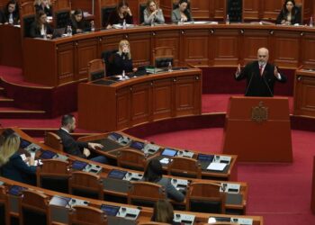 Mesazhi politik i rastit Dvorani