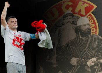 Fanella me mbishkrimin “Jashari” çmendi serbët/ Xhaka sqaron festën e tij pas fitores