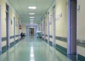 Foshnja e vdekur u fut në lavatriçe/ Reagon spitali i Pejës: Lindi i vdekur, 7 punonjëse…