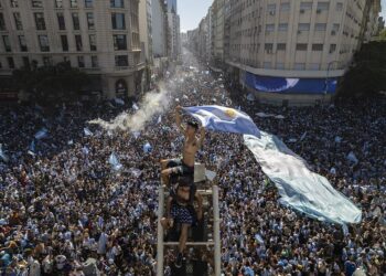 Nga rrugët e Buenos Airesit te familja Messi, festa madhështore për triumfin e Argjentinës