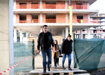 Veliaj inspekton lagjen e re në Kombinat: Familjet e para hyjnë në shtëpitë e reja në janar! Jemi vendi i vetëm ku…