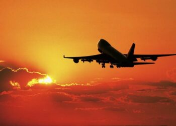 Nuk ka më modalitet aeroplani? Nga qershori 2023 BE-ja do të lejojë thirrjet në fluturime