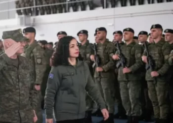 Tensionet/ Osmani tregon pse e veshi sot uniformën ushtarake: Nuk ka të bëjë me situatën që jemi