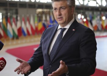 Kroacia gati të bëjë euron valutë zyrtare nga 1 janari, Plenkoviç: Bëhemi shteti i vetëm në histori që hyjmë në të njëjtën ditë në Schengen dhe Euro
