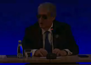I sëmuri mendor “i fik dritat” Berishës/ Mbledhja me grupin parlamentar, kreut të “Rithemelimit” i ndodh e papritura teksa fliste për grushtin në protestë