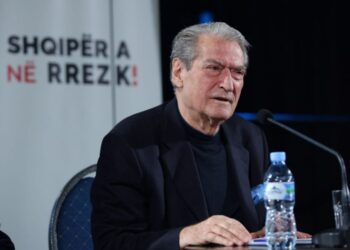 “Ky armik kërkon të na zhdukë”/ Berisha: Flamurin e PD s’ja dorëzojmë njeriu. Rama urdhëron gjykatën të mos regjistrojë aktin!