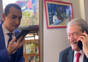 Xhirimet/ Berishën do ta kemi në ekran dhe natën e vitit të ri?! Aktori i humorit i nxjerr Doktorit nënën në telefon, s’mbajnë të qeshurën