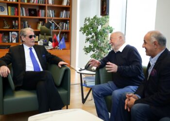 “Ju bënë nder me këtë sulm”/ Mesiç, ‘pa dashje’ zbardh të vërtetën se si Berisha po tenton të përfitojë nga grushti i të sëmurit mendor