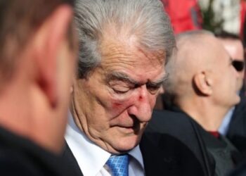 “Berisha është i shenjtë”/ Shehu qëllon me grusht ish kryeministrin, Balliu: Djali i xhelatit dhe “horri” i …!