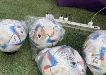 Ja pse topat e ‘Botërorit’ të Katarit karikohen sikur të ishin smartfonë normalë…