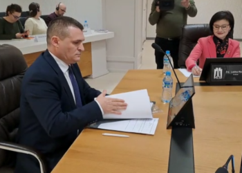 VIDEO/ Dumanit i ndërpritet zëri gjatë prezantimit të platformës për drejtimin e SPAK, ndërhyjnë ndërkombëtarët