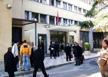 “Kam 2 vjet që pres të divorcohem…”/ Vetingu “shkrin” seksionin e çështjeve familjare në Gjykatën e Tiranës, proceset zgjasin me vite