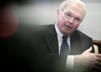 Prag-lufte në Kosovë/ Ambasadori amerikan ultimatum Serbisë: Të hiqen sa më shpejt barrikadat