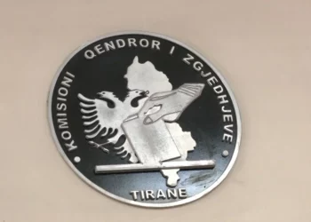 Deputetët e rinj të PD / KQZ i jep mandatin Ori Nebijajt dhe Petrit Dodës