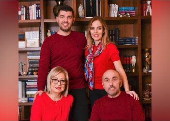 Urimi për Vitin e ri 2023/ Nikolla: Gëzuar! Ditët dhe vitet më të bukura i kemi përpara