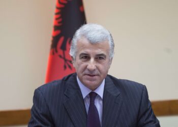 Kalimet ilegale të shqiptarëve me gomone në Mbretërinë e Bashkuar, autoritet britanike pyesin ambasadorin e Shqipërisë