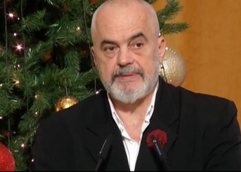 Batutat e Ramës me mësuesit: Kur jam unë në mbrëmje askush nuk ha e kërcen, s’jam aq i frikshëm! Sa iki, plas vallja