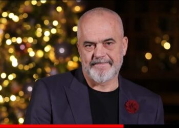 Rama uron shqiptarët: Qoftë Viti i Ri një kohë për paqe, me dashuri dhe plot të qeshura