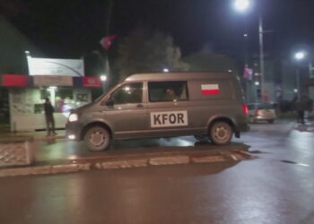Rritet tensioni në Kosovë, Serbia paralajmëron: Do të dërgojmë 1 mijë trupa në veri