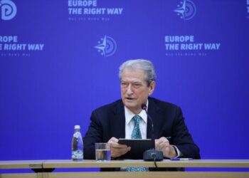 ‘Nëpër samite, liderët e BE i qëllojnë me vezë’, çfarë po paralajmëron Berisha për 6 Dhjetorin?
