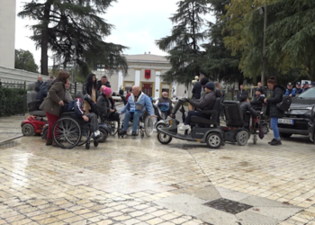 Shpërblim për personat me aftësi të kufizuara, përfitojnë të verbrit, parplagjikët dhe familjet që trajtohen me ndihmë ekonomike