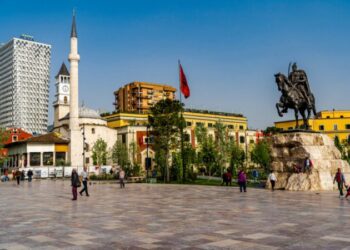 Analiza/ Turizmi dhe ndërtimi kanë gjallëruar ekonominë shqiptare në tremujorin e tretë