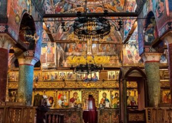Reportazh për Voskopojën nga National Geographic: Disa nga afreskët më magjikë në botë mund të gjenden në “Parisin e Ballkanit”
