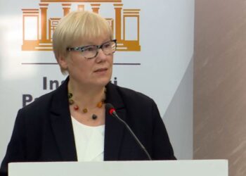 “Duhen realizuar reformat e vështira!”/ Ambasadorja e BE, thirrje politikës: Të gjithë duhet të bëhen bashkë për anëtarësimin në familjen europiane