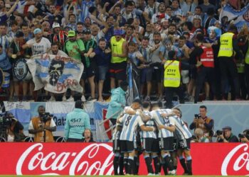 Argjentina fitore ‘me zemër’ kundër Australisë! Leo Messi gjen në çerekfinale Holandën, ‘Pleshti’ kalon Maradonën
