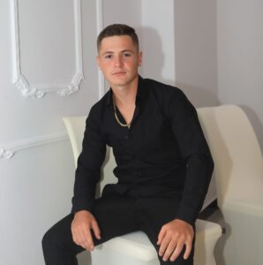 FOTO/ E trishtë: Ishte djali i vetëm i familjes, 19 vjeçari shqiptar nga Lezha ndërron jetë në Itali. Po punonte në ndërtim