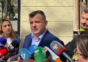 Sulmet në veri të Kosovës, Balla: Tirana zyrtare i bashkohet thirrjes së SHBA-ve dhe BE-së