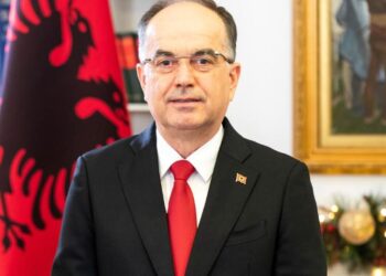 Viti i ri 2023/ Presidenti Begaj uron shqiptarët: Lufta jonë s’është me njëri-tjetrin, por me korrupsionin, krimin e varfërinë